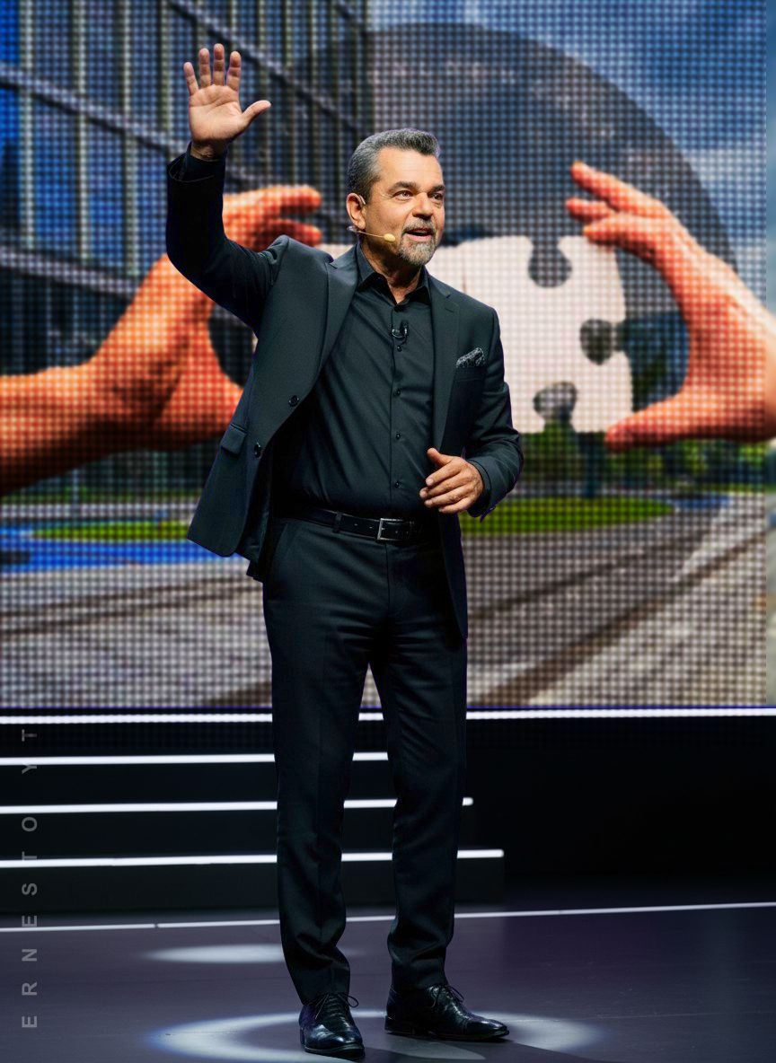 Ernesto Yturralde | Consultor senior y facilitador internacional en Team Building, Aprendizaje Experiencial y Talleres de Cuerdas Bajas en LATAM, USA y El Caribe