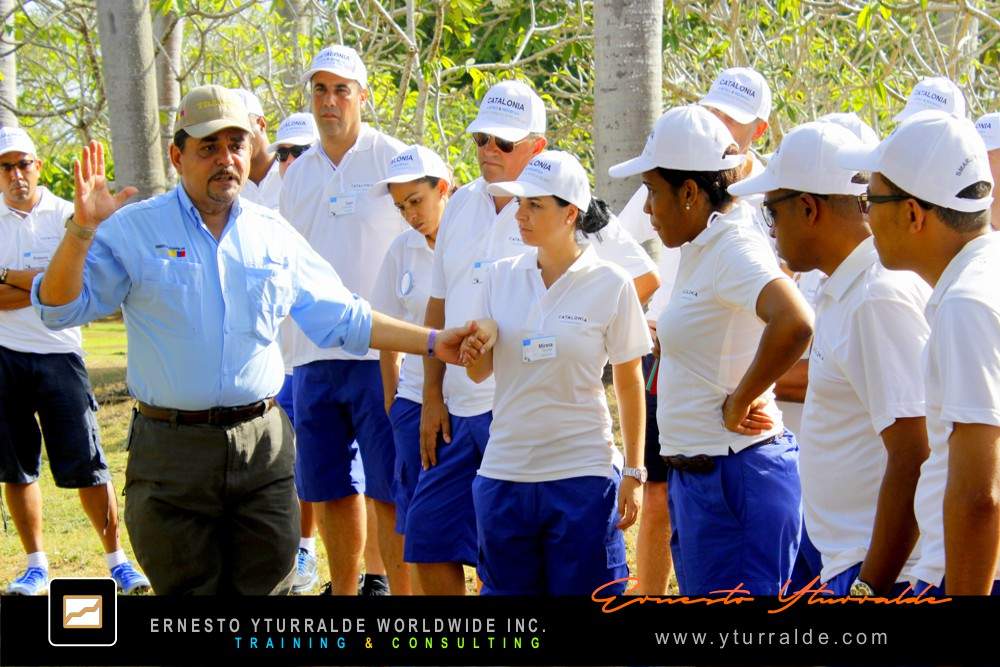 Team Building Empresarial | Talleres experienciales con dinámicas de cuerdas bajas