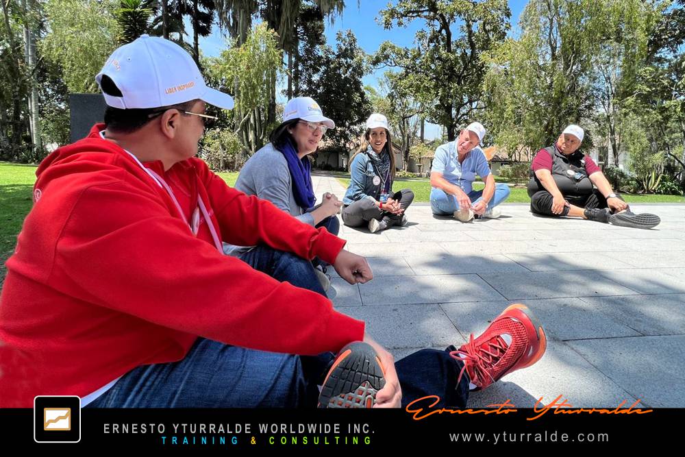 Team Building con metodología experiencial | Cuerdas Bajas para fomentar valores y sinergia organizacional