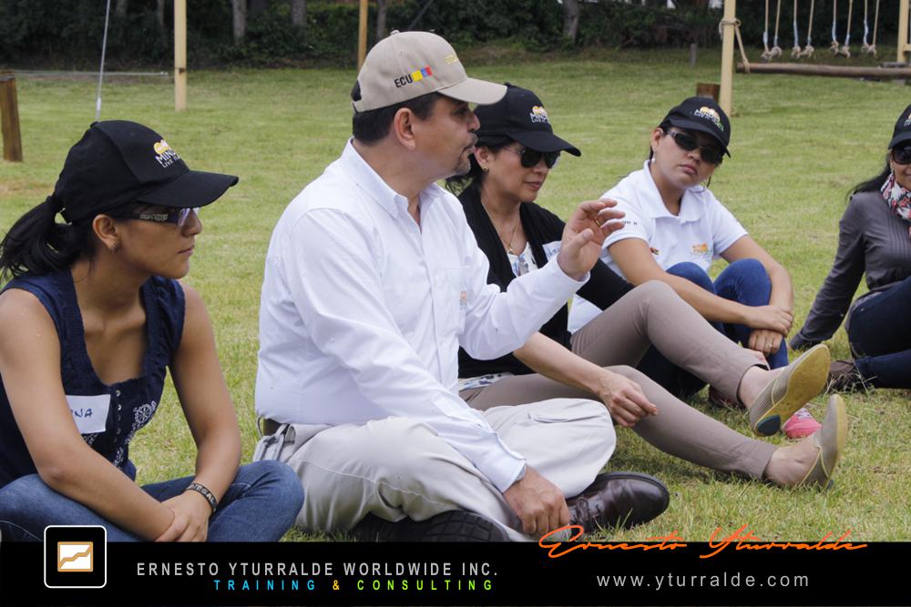 Team Building con Ernesto Yturralde Worldwide Inc. | Talleres de Cuerdas Bajas en LATAM, El Caribe y USA